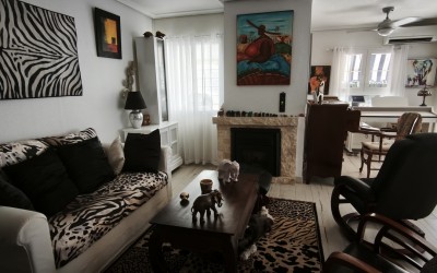 Bungalow de esquina totalmente renovado con gran jardín.